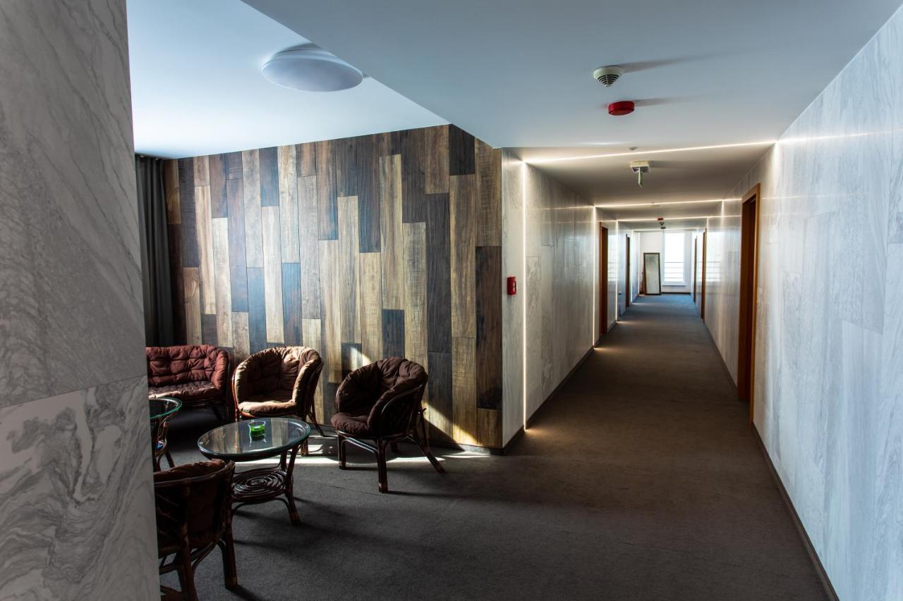 Hotel Novy Kastiel - Self Check-In Topoľčany Kültér fotó