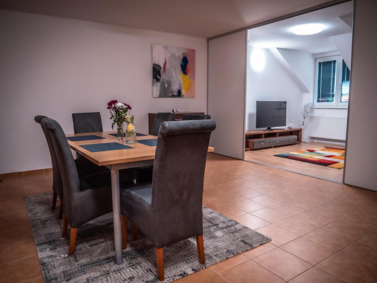 Hotel Novy Kastiel - Self Check-In Topoľčany Kültér fotó