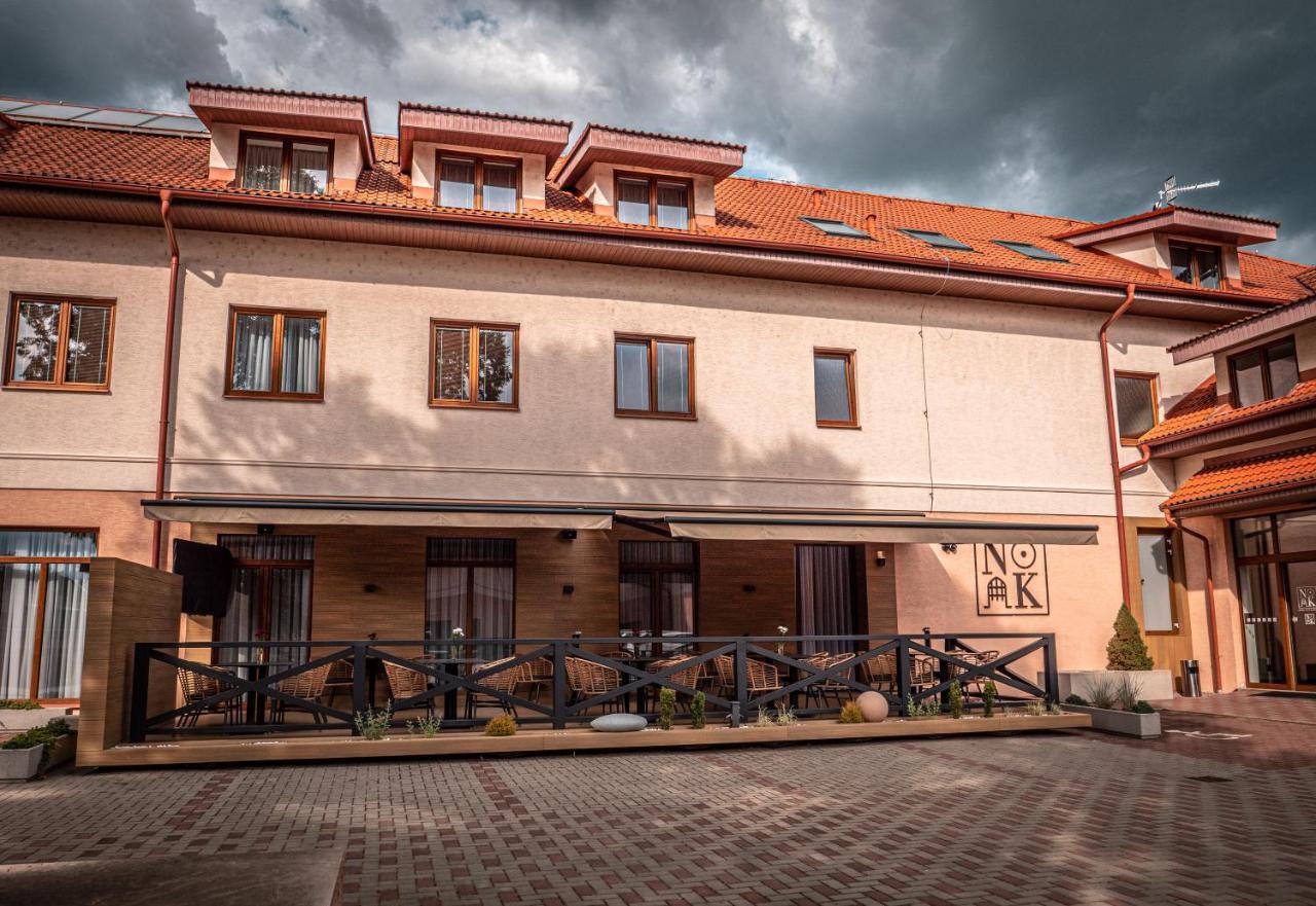Hotel Novy Kastiel - Self Check-In Topoľčany Kültér fotó