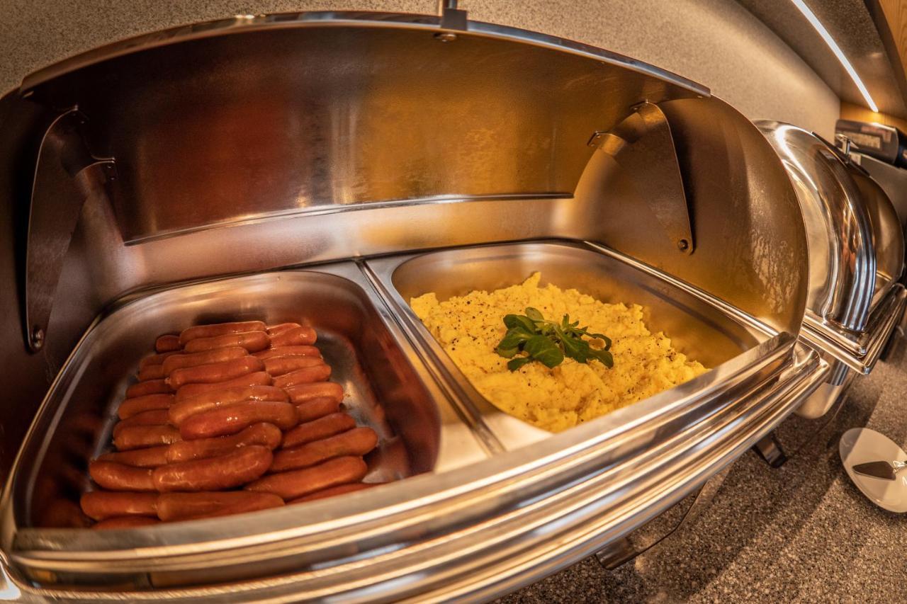 Hotel Novy Kastiel - Self Check-In Topoľčany Kültér fotó