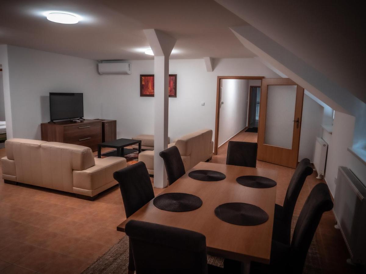 Hotel Novy Kastiel - Self Check-In Topoľčany Kültér fotó